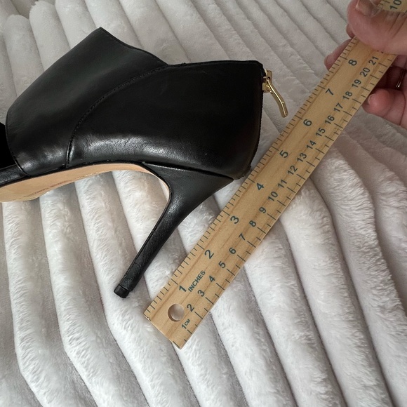 Vince Camuto Zip 3 1/2 " Heels with Penny Heel Black Size 8.5 - Picture 3 of 16